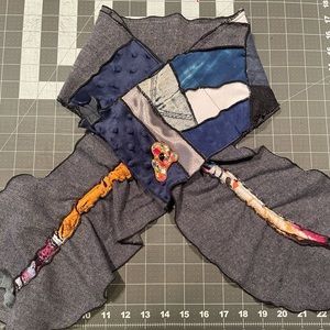 Drawstring scarf